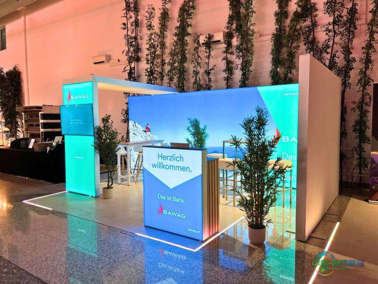 Impredigital在2026年马德里展会上推出新一代背光便携式展架