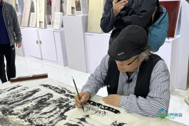 妙笔生辉，文房四宝艺博会上观众对大千纸如此赞誉……