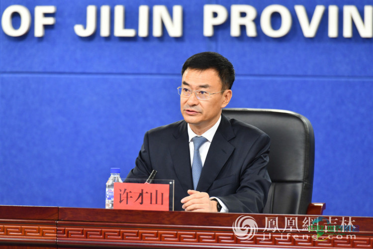 东北亚博览会执委会副主任、吉林省政府副秘书长许才山在会上详细介绍本届博览会的相关情况。梁琪佳摄